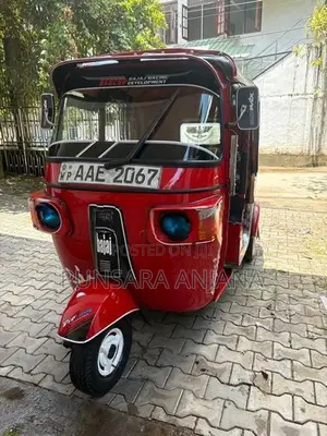 Bajaj RE 205 2012
