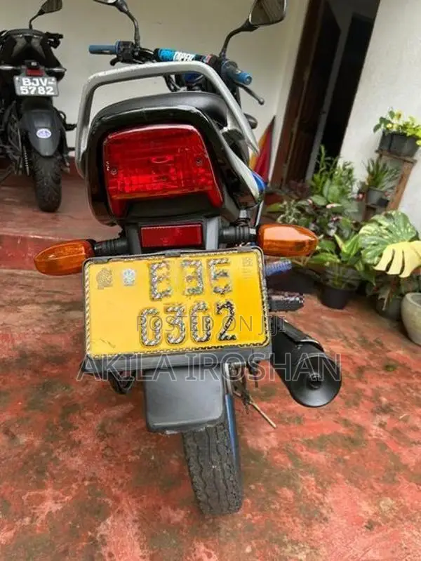 Bajaj CT100 ES 2023