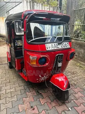 Bajaj RE 205 2012