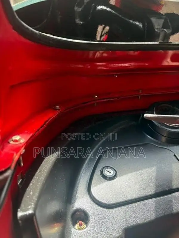 Bajaj RE 205 2012