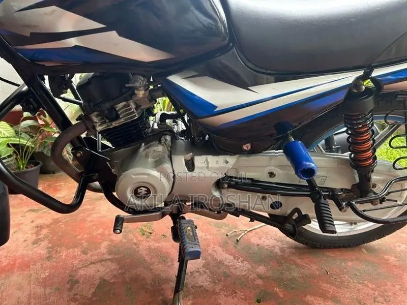 Bajaj CT100 ES 2023