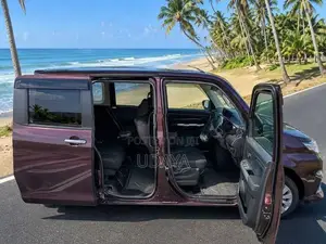 Toyota Roomy Custom G 2025