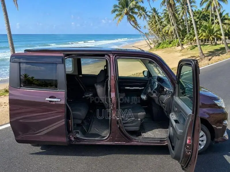Toyota Roomy Custom G 2025