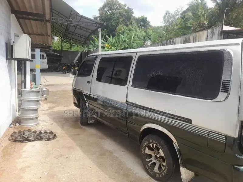 Toyota Dolphin 113 1990