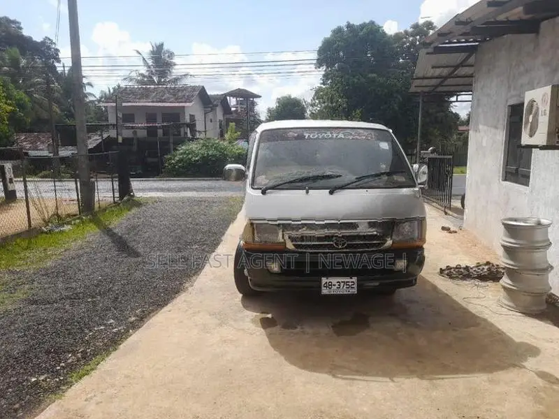 Toyota Dolphin 113 1990