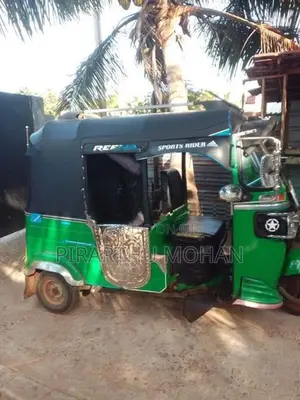 Bajaj RE 2016
