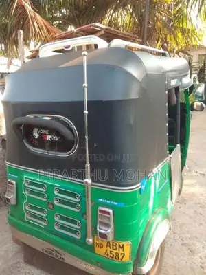 Bajaj RE 2016