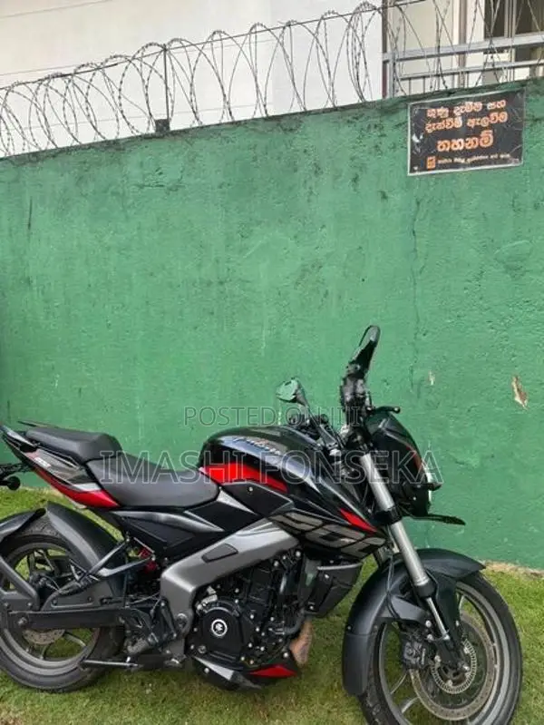 Bajaj Pulsar NS200 2025