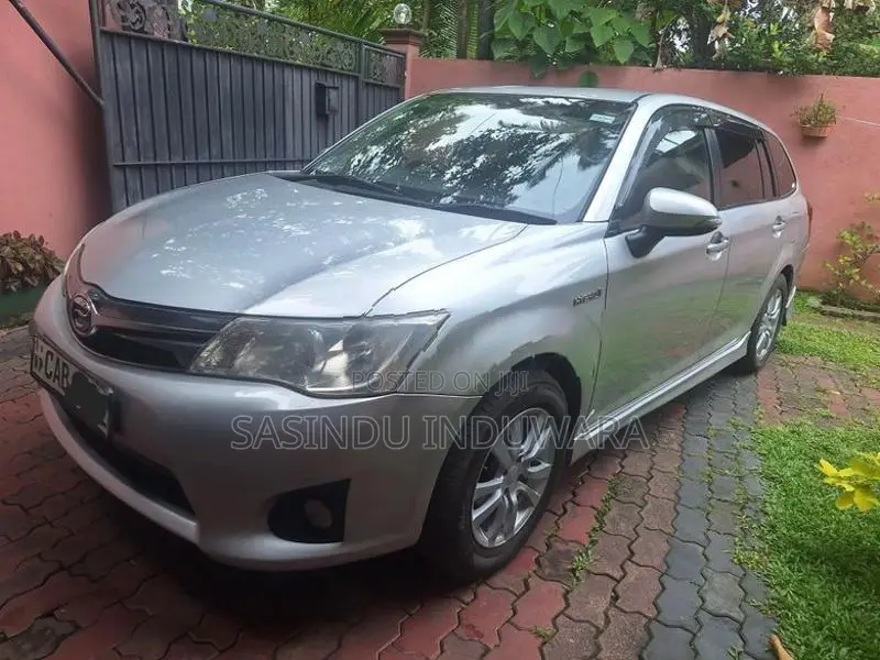 Toyota Fielder 2013