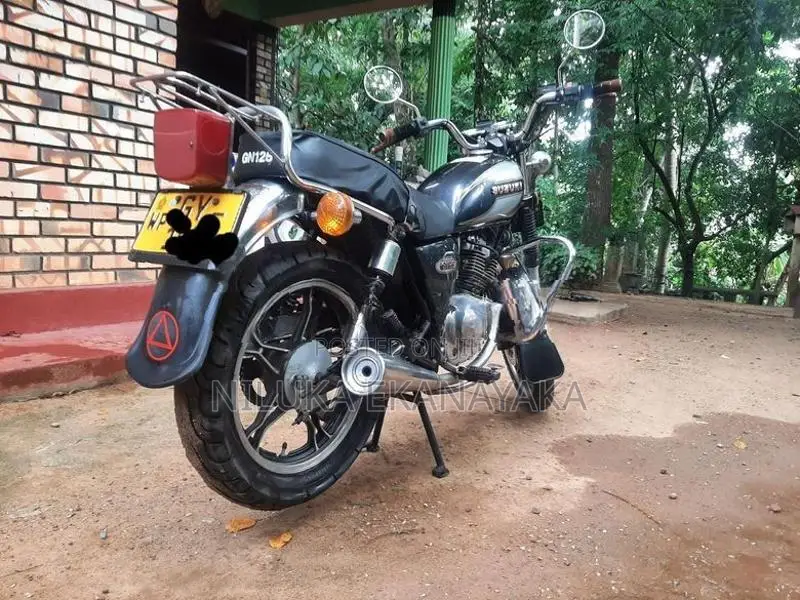 Suzuki GN 125 Japan 2002