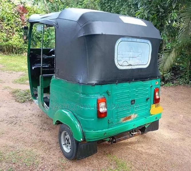 Bajaj RE 2015