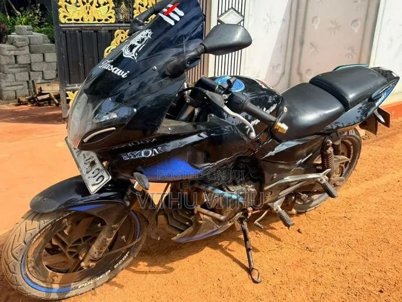 Bajaj Pulsar 220F 2010