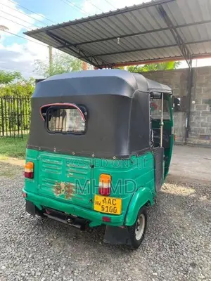 Bajaj RE 2012
