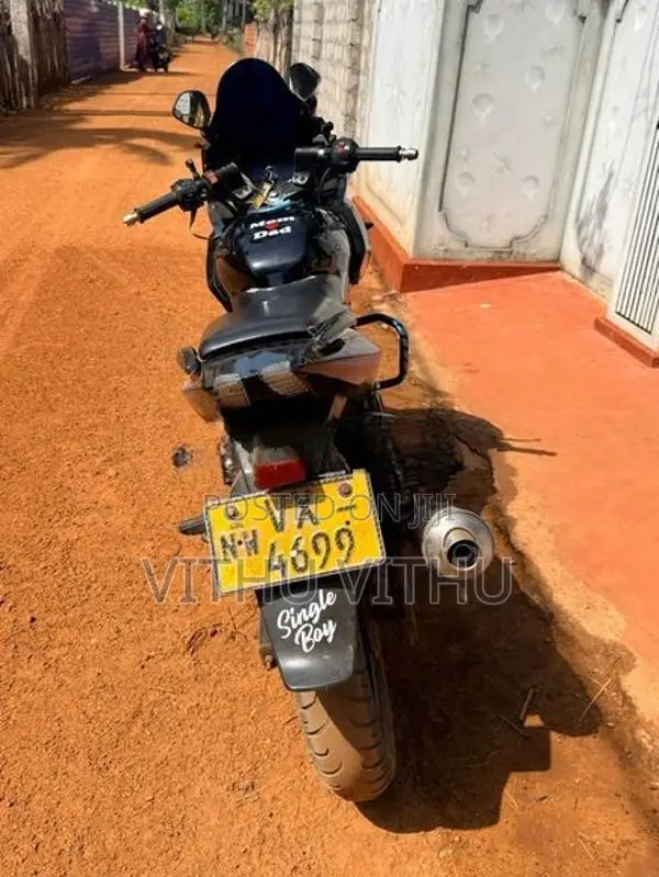 Bajaj Pulsar 220F 2010