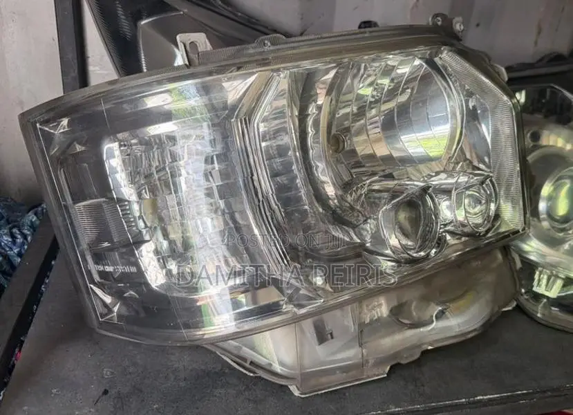 Toyota Hiace KDH Head Light