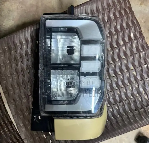 Daihatsu Taft Tail Light