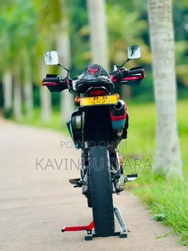 Kawasaki D Tracker 2005