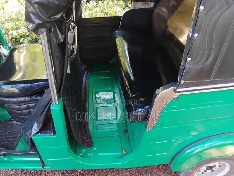 Bajaj RE 2015