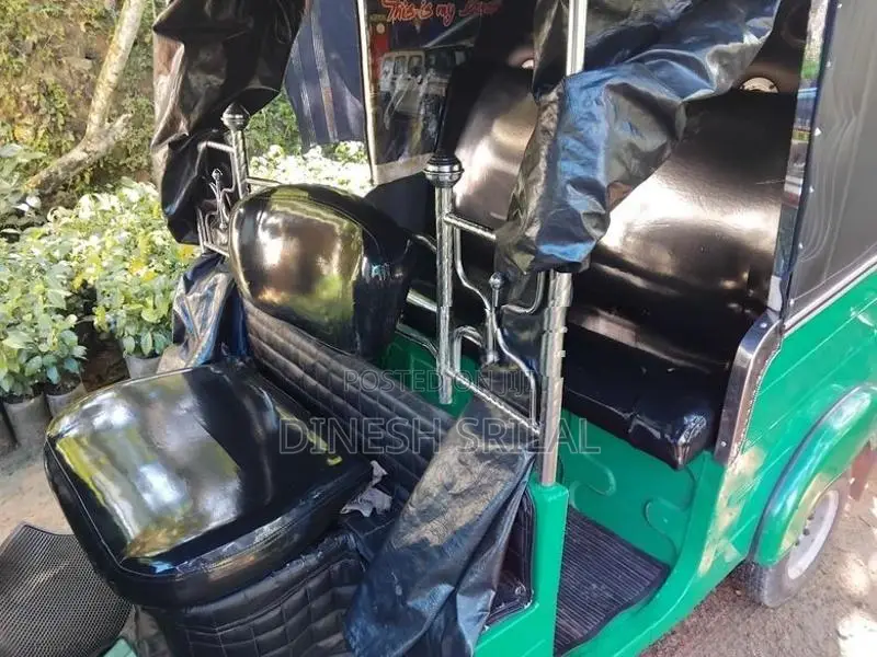 Bajaj RE 2015