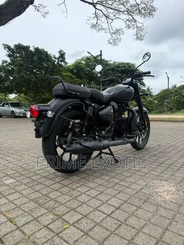 Royal Enfield Classic 350 Stealth Black 2026