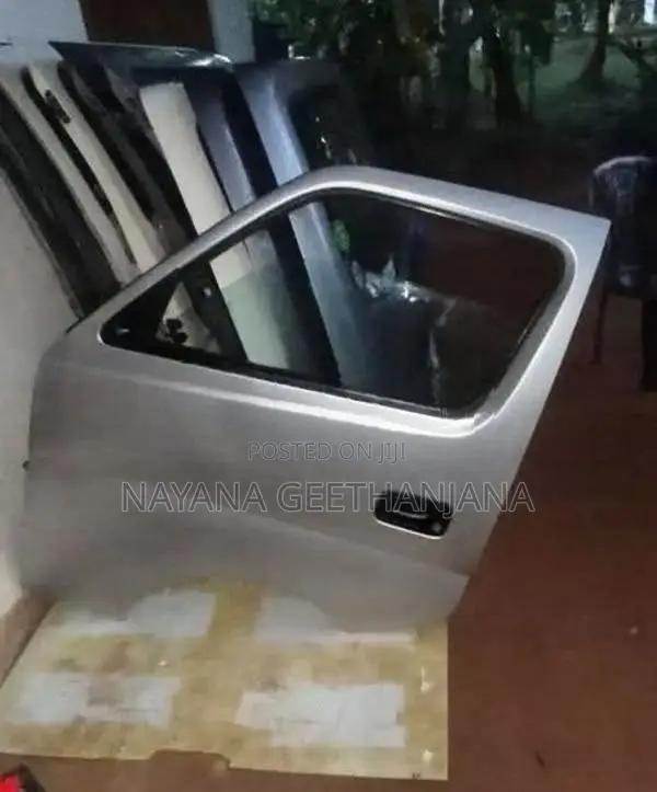 Nissan Caravan E25 Door