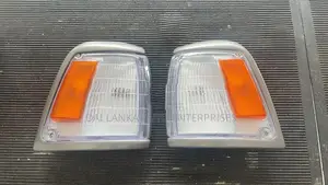 Toyota Hilux LN85 Corner Light Set