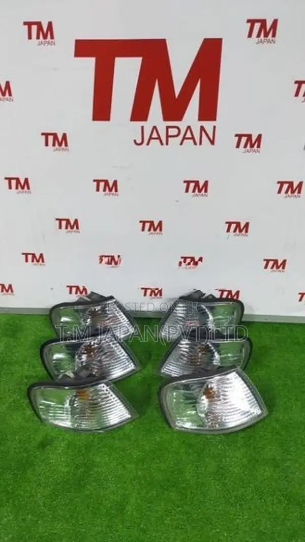 Nissan Sunny FB 15 Parking Light