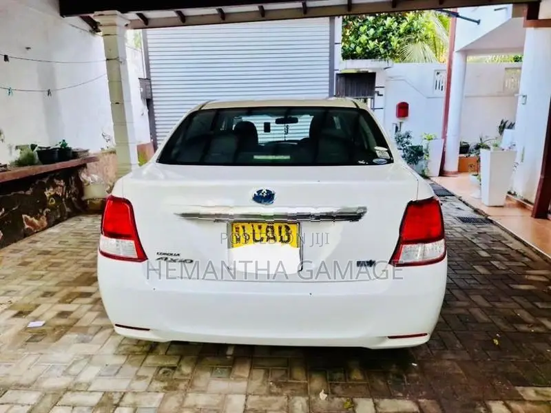 Toyota Axio 2013