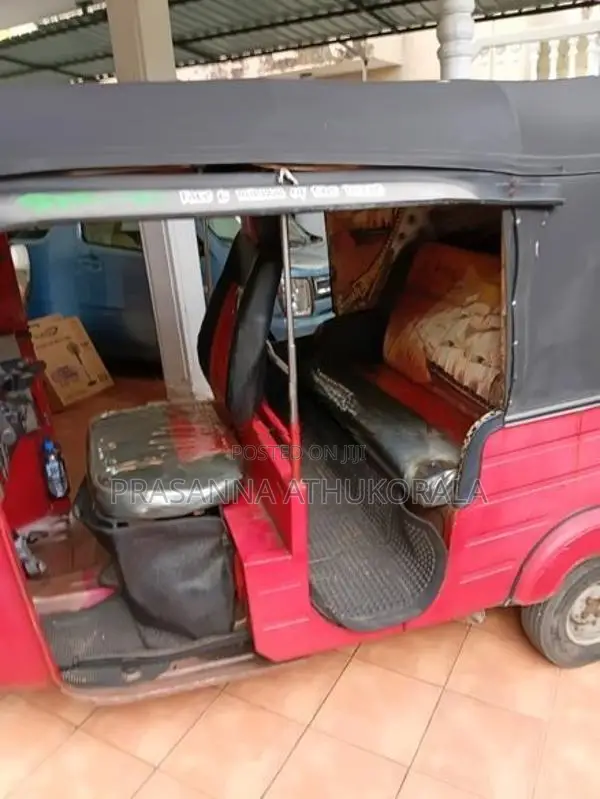 Bajaj RE 2015