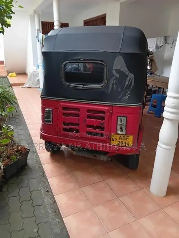 Bajaj RE 2015
