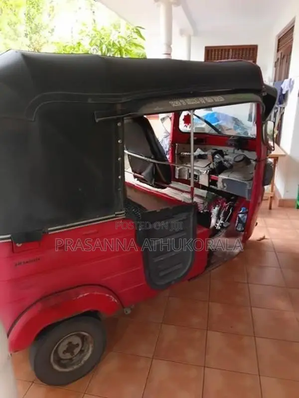 Bajaj RE 2015