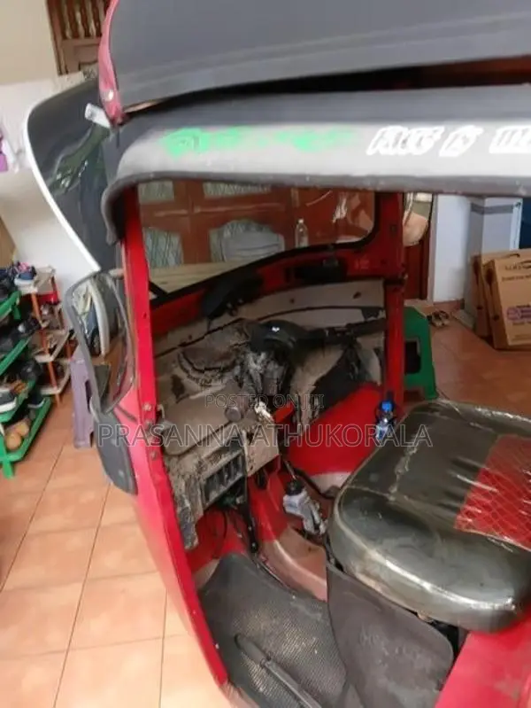 Bajaj RE 2015