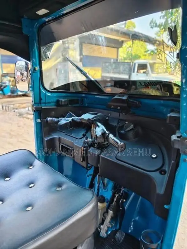 Bajaj RE 2017