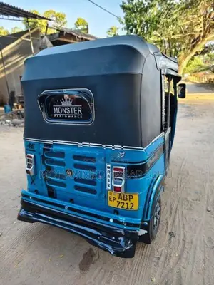 Bajaj RE 2017
