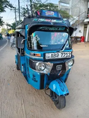 Bajaj RE 2017