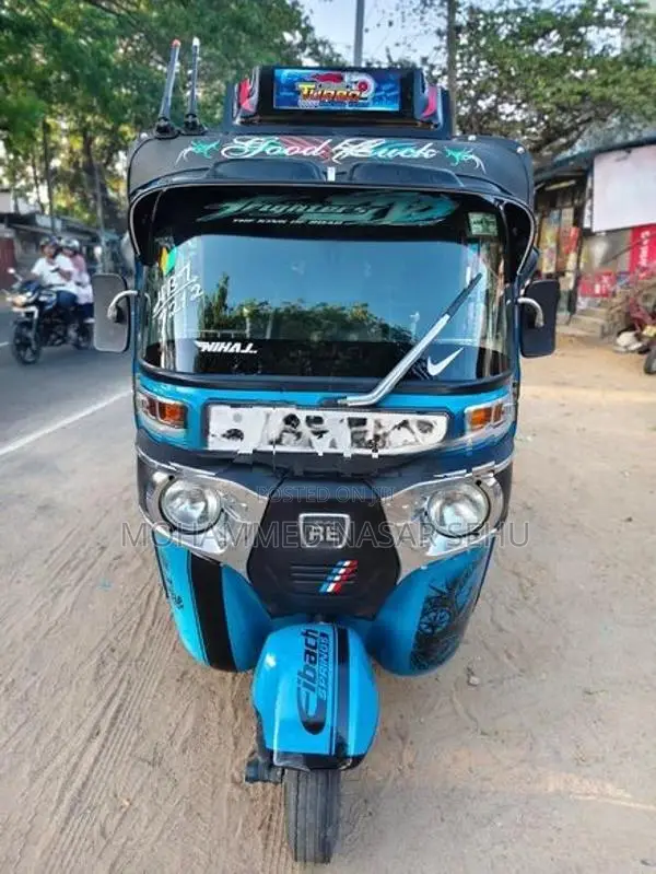 Bajaj RE 2017