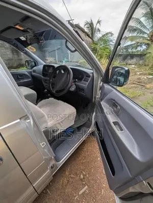Toyota Noah KR42 2003