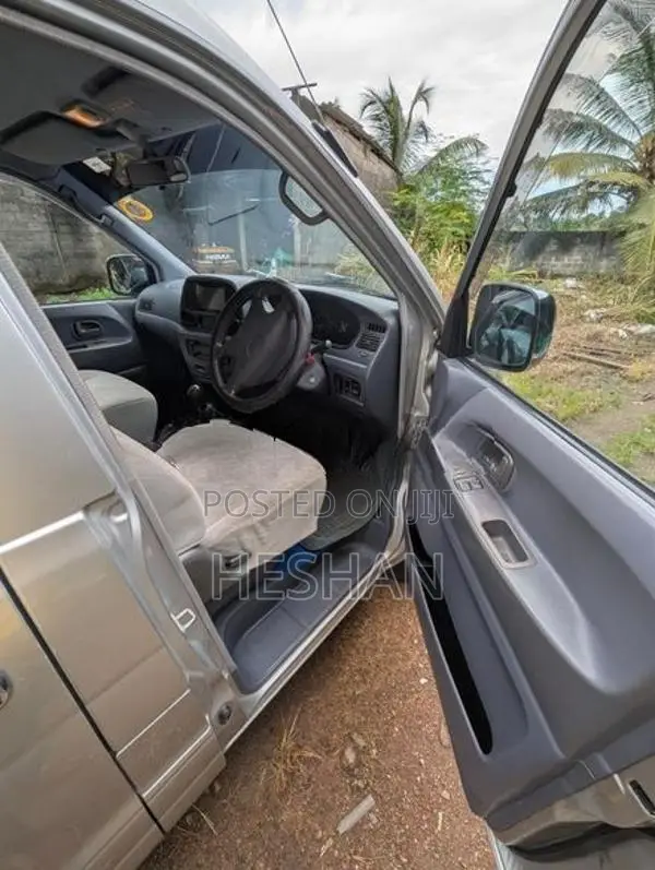 Toyota Noah KR42 2003