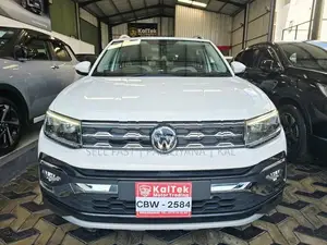 Volkswagen Taigun Topline 2025
