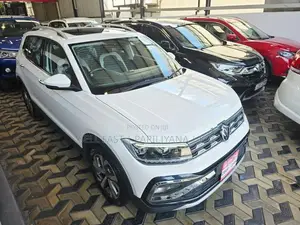 Volkswagen Taigun Topline 2025