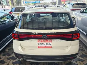 Volkswagen Taigun Topline 2025