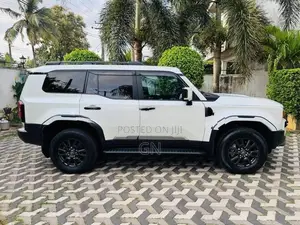Toyota Land Cruiser Prado LC250 VX 2024