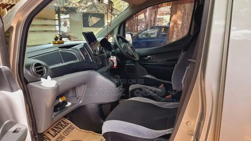 Nissan NV200 7 Seater 2012