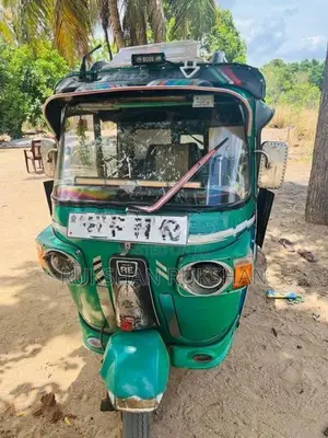 Bajaj RE 203 2012