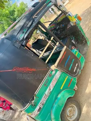 Bajaj RE 203 2012