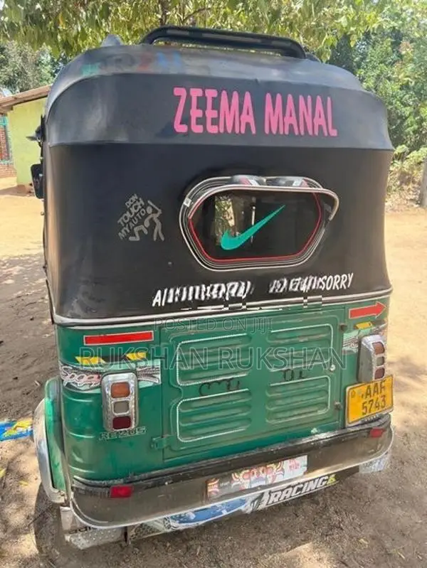 Bajaj RE 203 2012