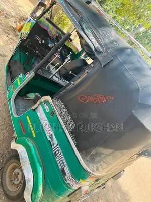Bajaj RE 203 2012