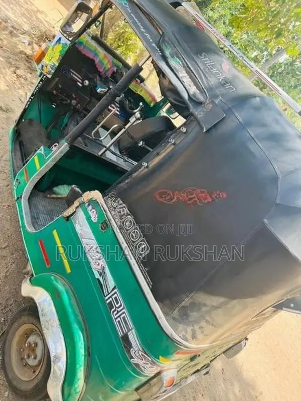 Bajaj RE 203 2012