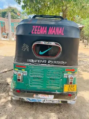 Bajaj RE 203 2012