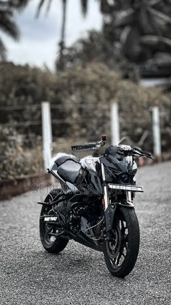 Bajaj Pulsar N160 Black 2025